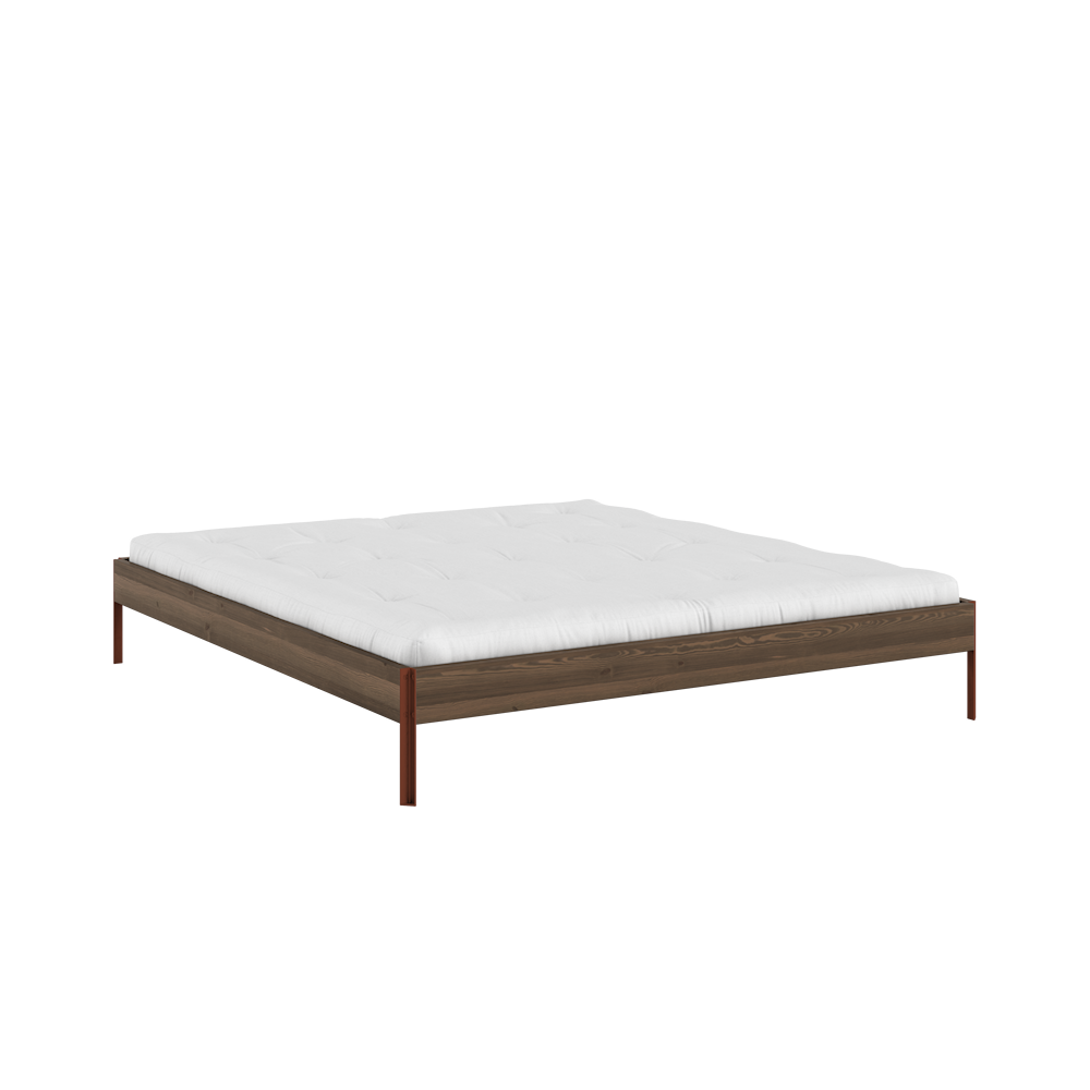 KARUP Dřevěná postel CORE 180x200 cm tmavě hnědá rudé nohy